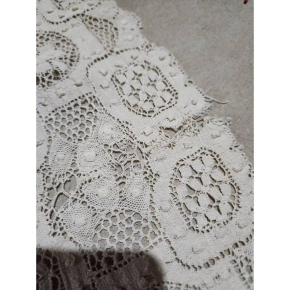 Vintage Blue Ecru Lace Tablecloth*Oversized Tablecloth - Picture 3 of 10